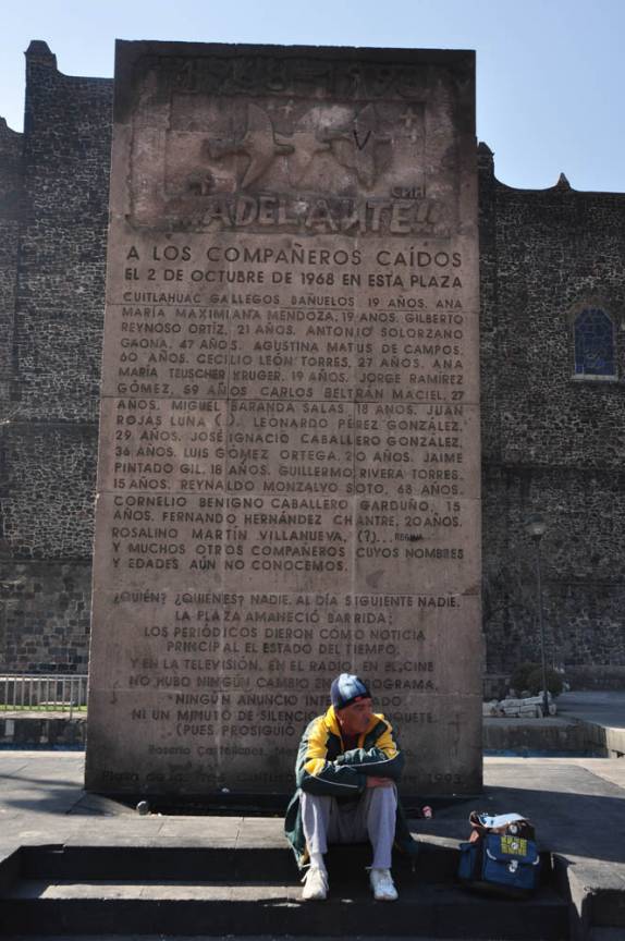 Monumento aos estudantes que lutaram contra a ditadura e foram assassinados na praça de Tlatelolco, na Cidade do México